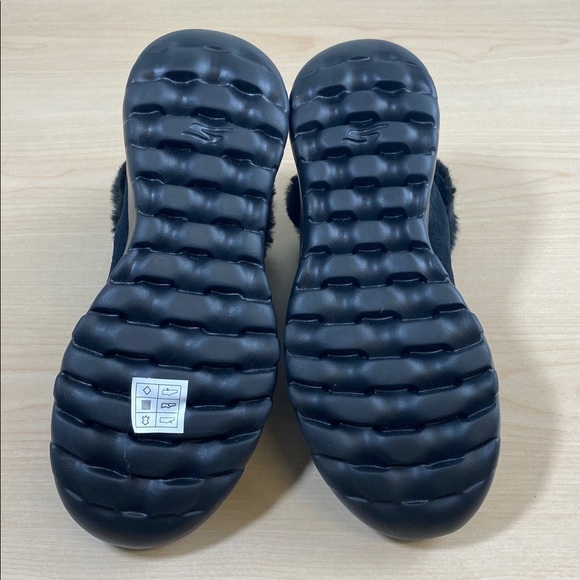 Skechers Air Cooled Goga Mat Faux Fur Trimmed Black Suede Ankle Boots - Picture 7 of 10